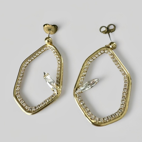 Sorrelli Jewelry - Sorrelli Women’s Gemma Dangle Sparkling Crystal Piece Earrings Gold Tone Finish